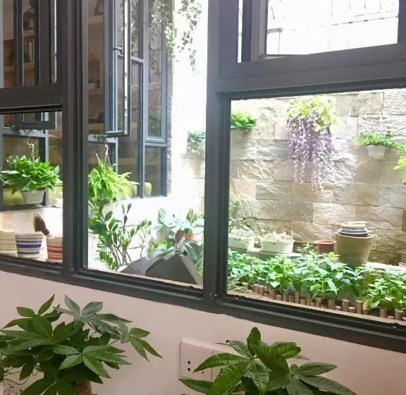 Majatalo March Garden Next To The Furniture Market