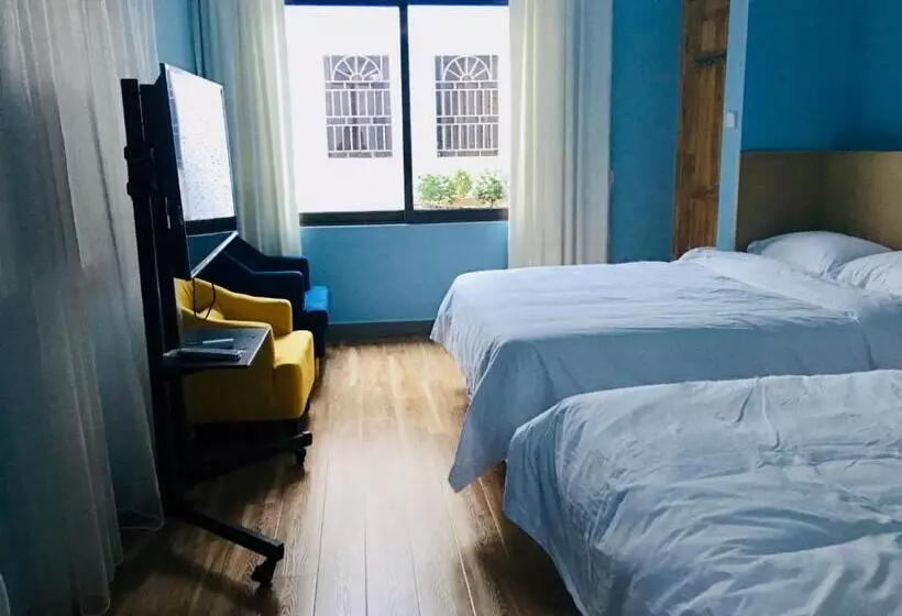 Majatalo March Garden Next To The Furniture Market