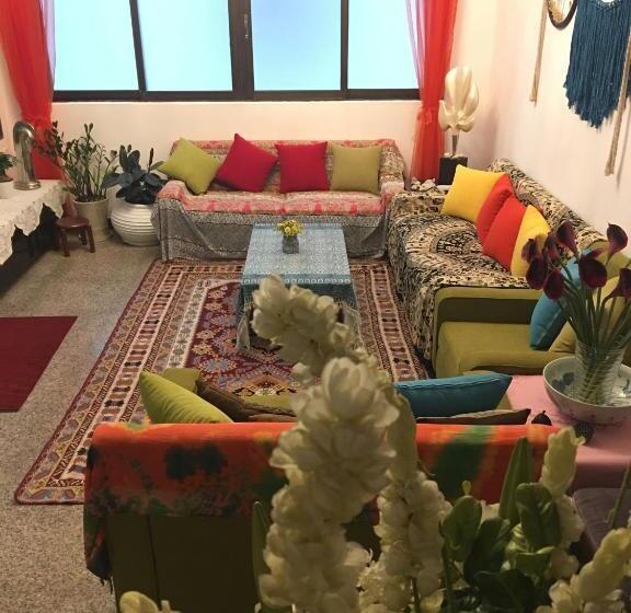 膳宿费 March Garden Next To The Furniture Market