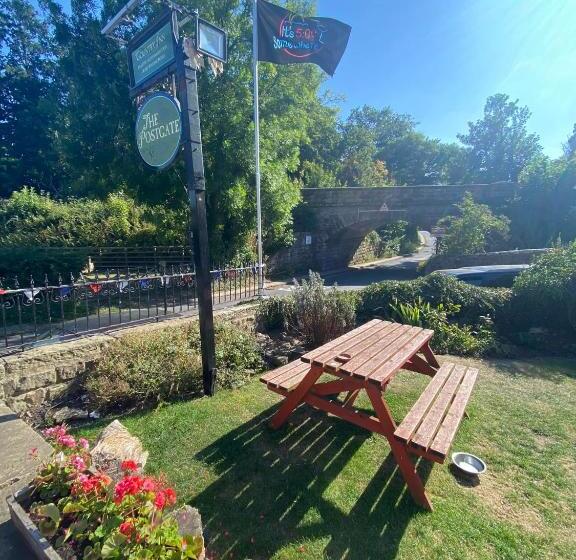 הוסטל The Postgate Inn