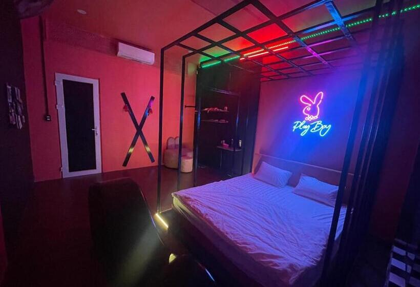 Couple Hotel Khach San Tinh Yeu