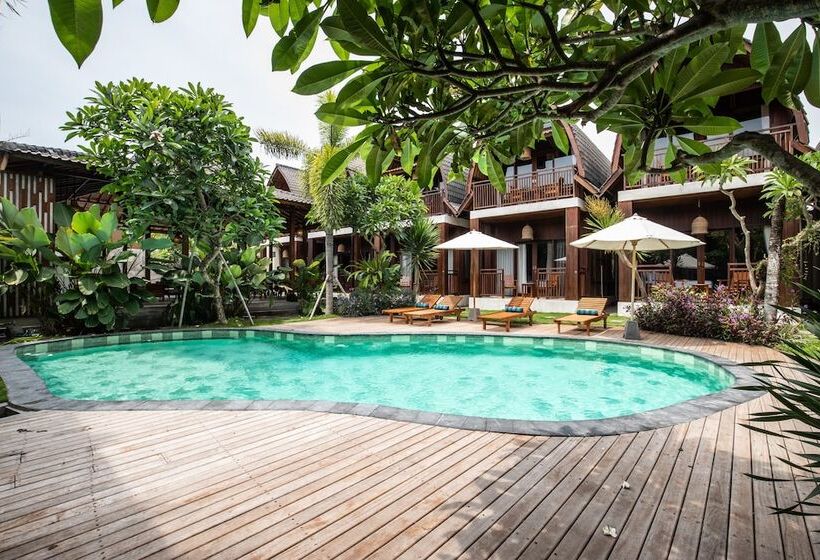 ホテル Dadeka Canggu