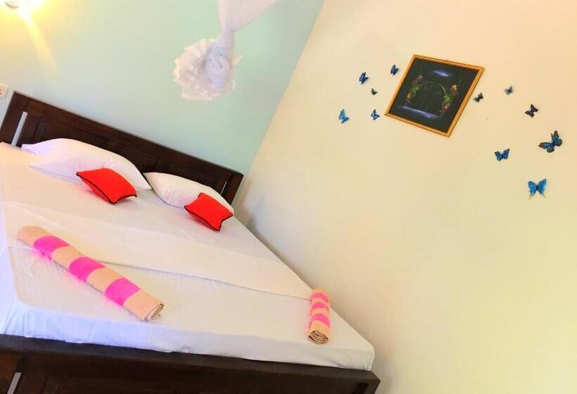 هتل Elephants Safari Cottages