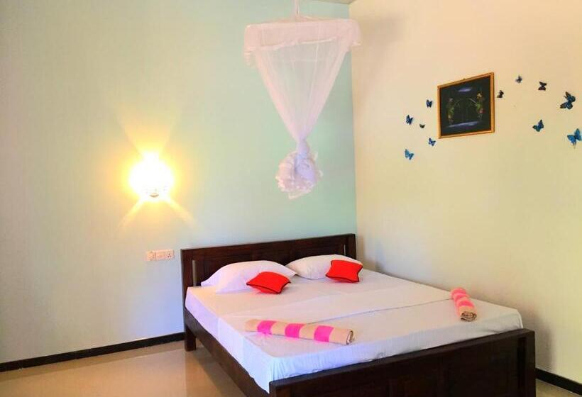 هتل Elephants Safari Cottages