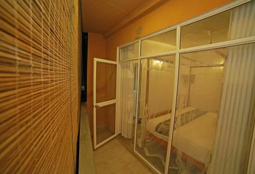 Majatalo Coconut Style Restaurant & Milinda Guest