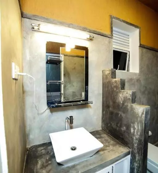 Majatalo Coconut Style Restaurant & Milinda Guest