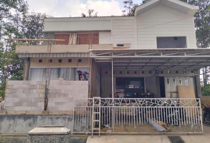 Pension Ghuzy Home Syariah Wonosobo