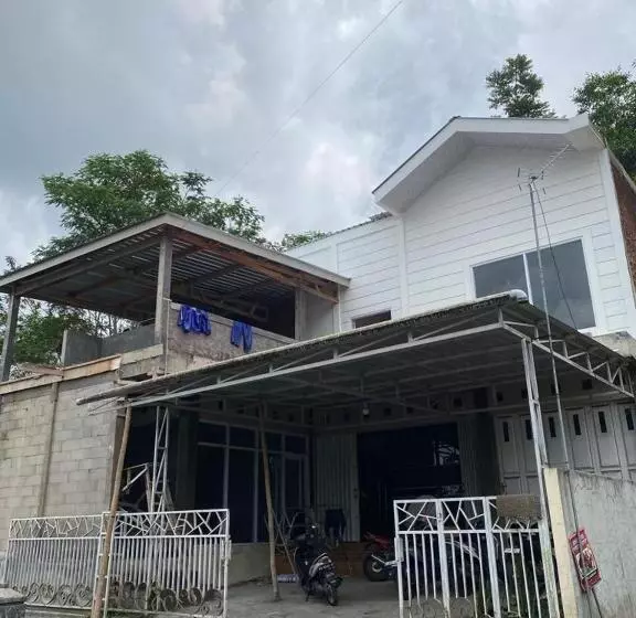 Pensió Ghuzy Home Syariah Wonosobo