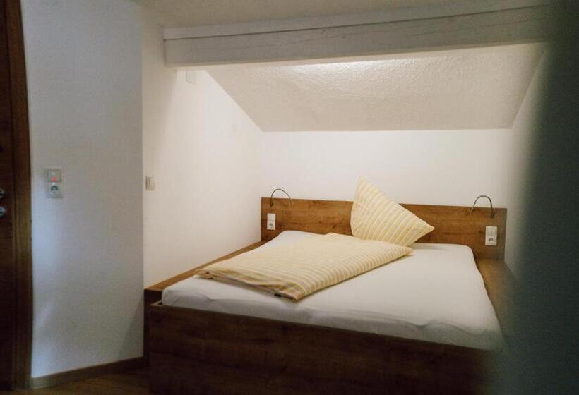 پانسیون Spatla