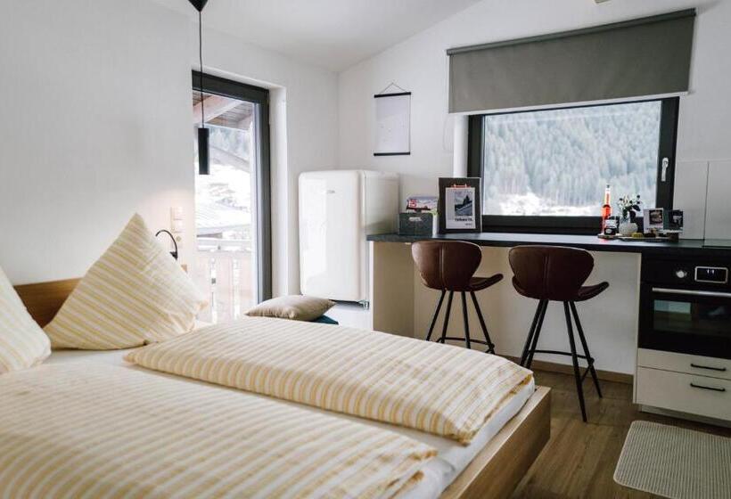 پانسیون Spatla