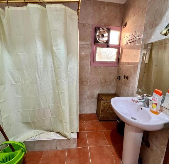 پانسیون Sunny Central Room Besides Auc Downtown