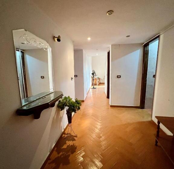 پانسیون Sunny Central Room Besides Auc Downtown