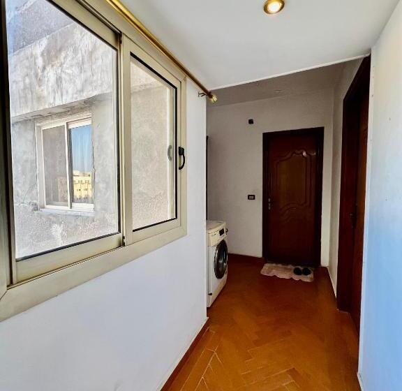 پانسیون Sunny Central Room Besides Auc Downtown