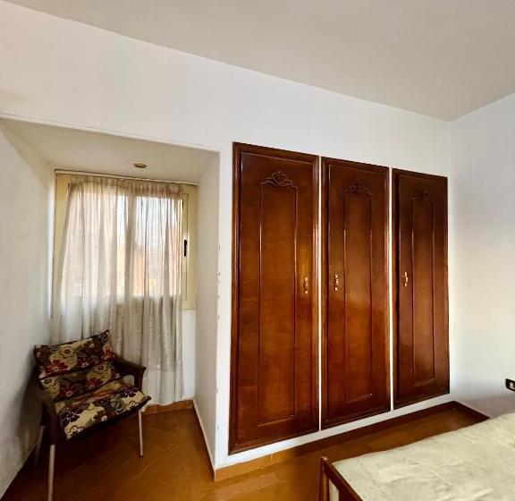 پانسیون Sunny Central Room Besides Auc Downtown