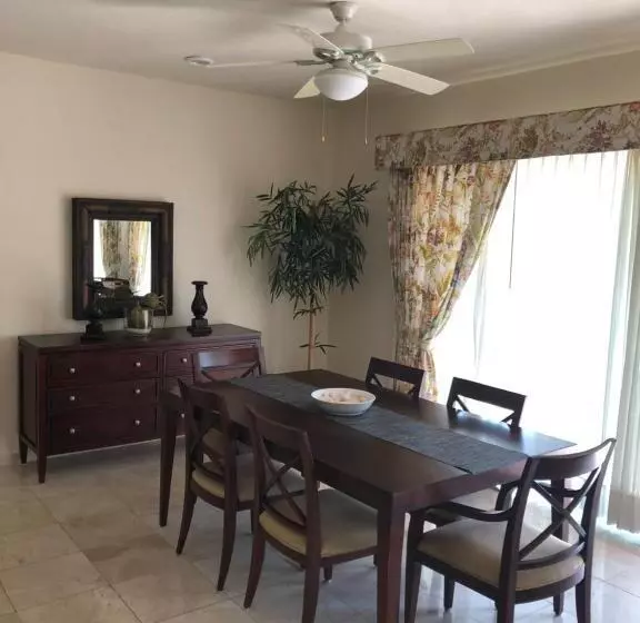 Porto Bello Grand Marina