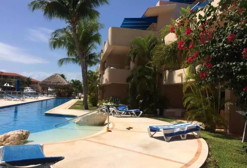 Porto Bello Grand Marina