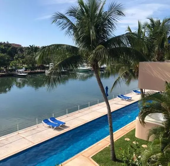 Porto Bello Grand Marina