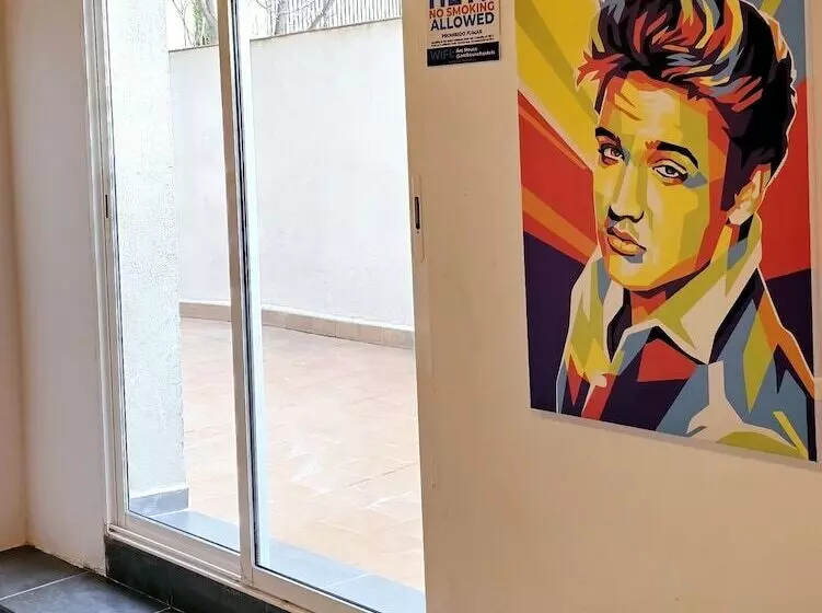 هاستل Arc House Pop Art
