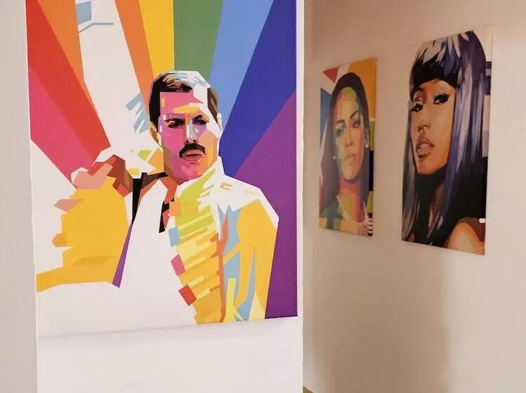 هاستل Arc House Pop Art