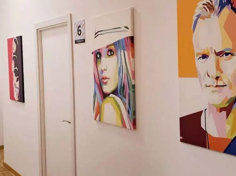 هاستل Arc House Pop Art