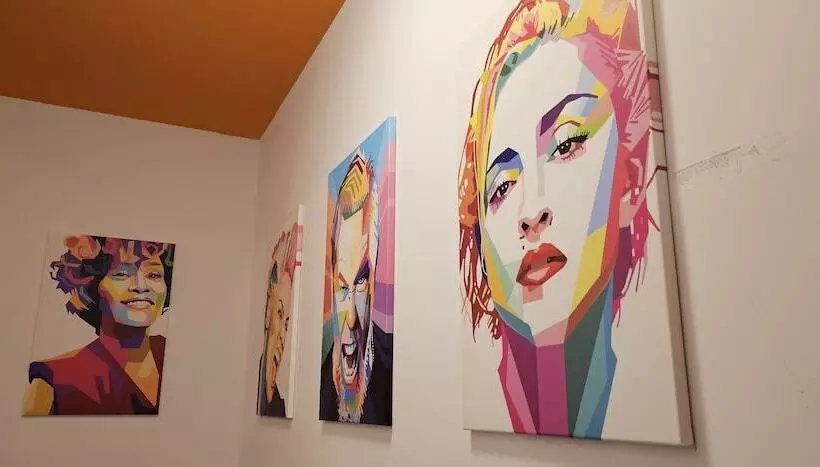 هاستل Arc House Pop Art