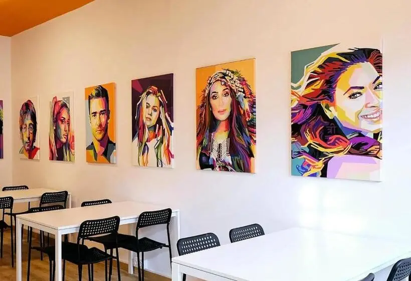 هاستل Arc House Pop Art