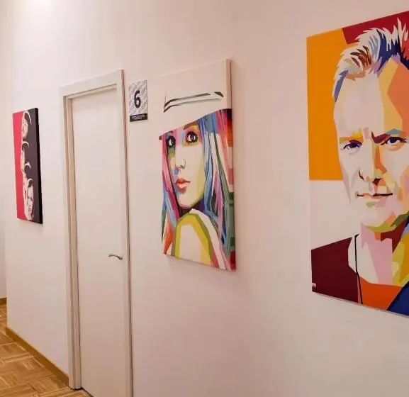 هاستل Arc House Pop Art