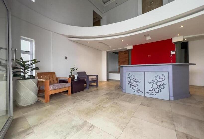 مبيت وإفطار Flagridge County Lodge