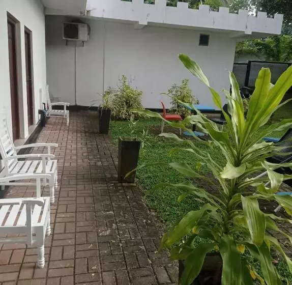 ベッドアンドブレックファースト Leisure On Hotel Negombo