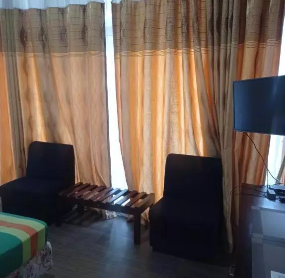 ベッドアンドブレックファースト Leisure On Hotel Negombo