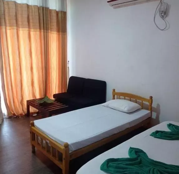 ベッドアンドブレックファースト Leisure On Hotel Negombo