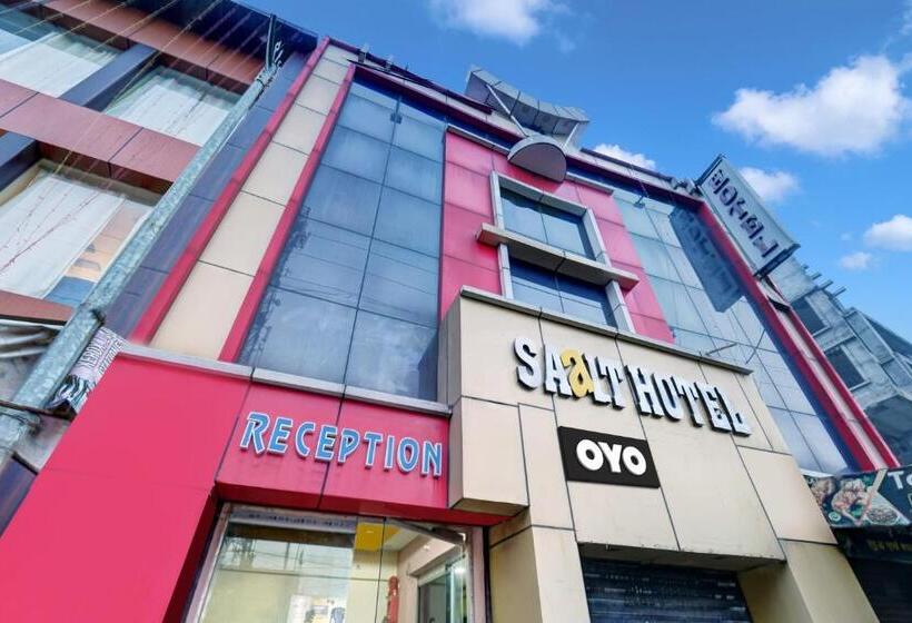 בית מלון כפרי Oyo Flagship Saalt