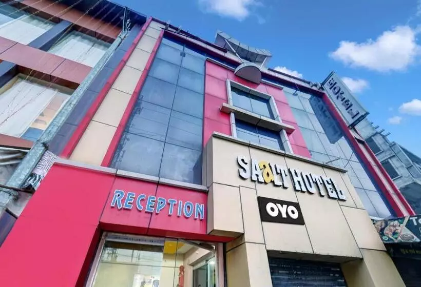 ホテル Oyo Flagship Saalt