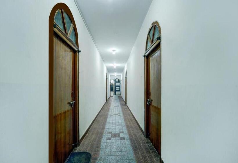 בית מלון כפרי Oyo Flagship Saalt