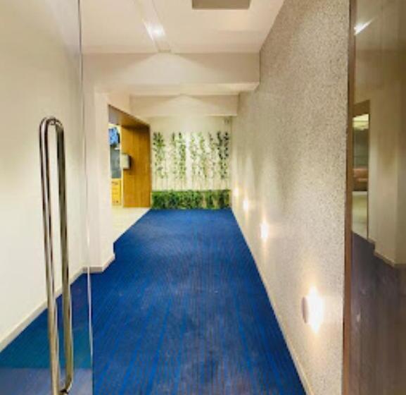 هتل R City Inn Rajkot