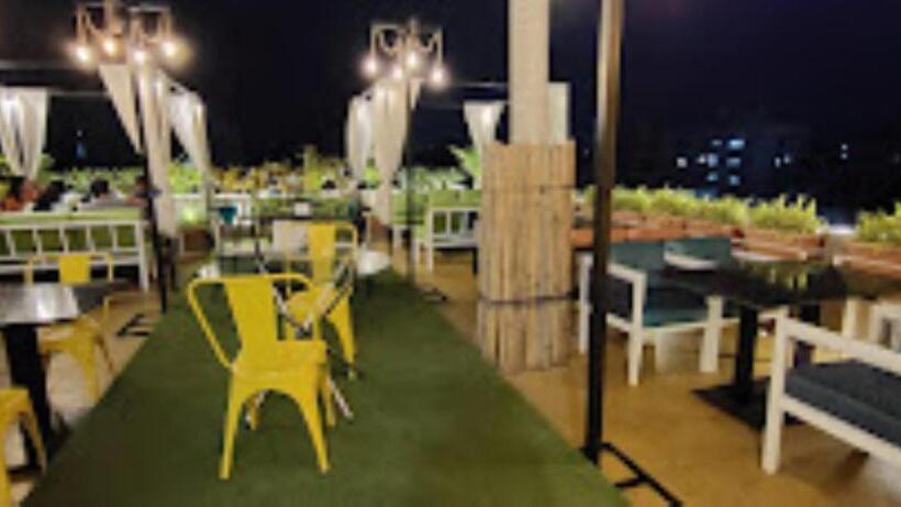 هتل R City Inn Rajkot