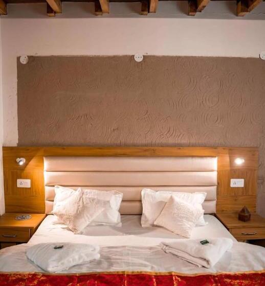 בית מלון כפרי The Heritage Piti Jalsa