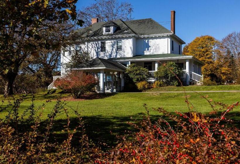 هتل Your Lunenburg Winter Retreat Awaits!