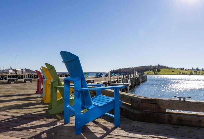 هتل Your Lunenburg Winter Retreat Awaits!