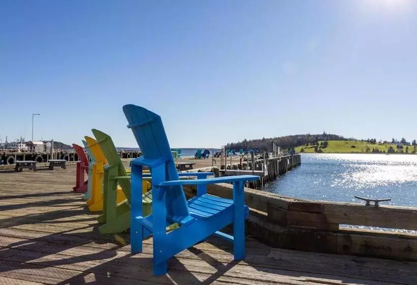 ホテル Your Lunenburg Winter Retreat Awaits!