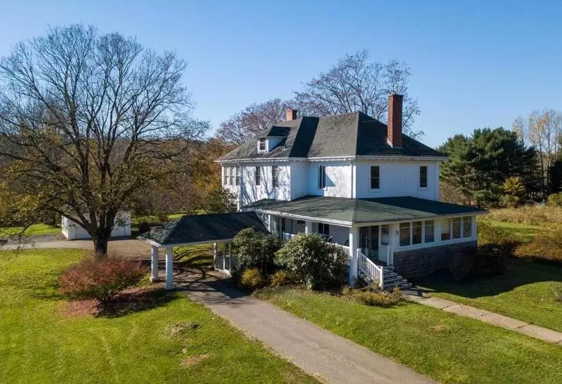 ホテル Your Lunenburg Winter Retreat Awaits!