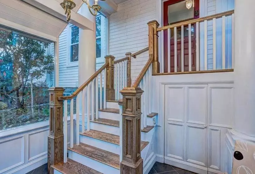 ホテル Your Lunenburg Winter Retreat Awaits!