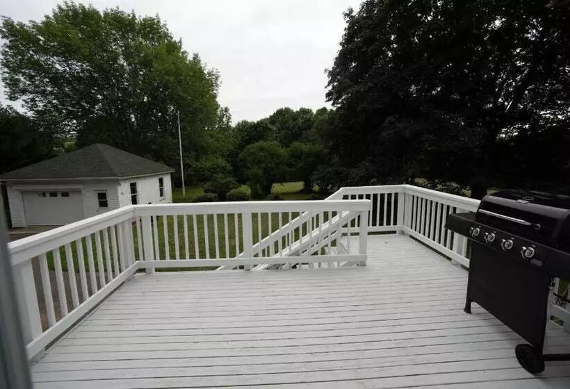 ホテル Your Lunenburg Winter Retreat Awaits!