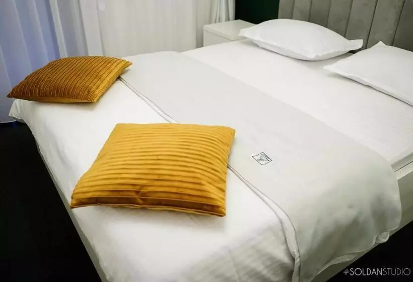 Majatalo La Codrii Cajvanei