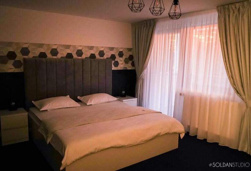 Pensão La Codrii Cajvanei