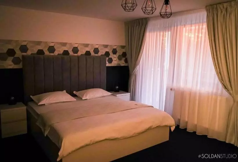 Majatalo La Codrii Cajvanei