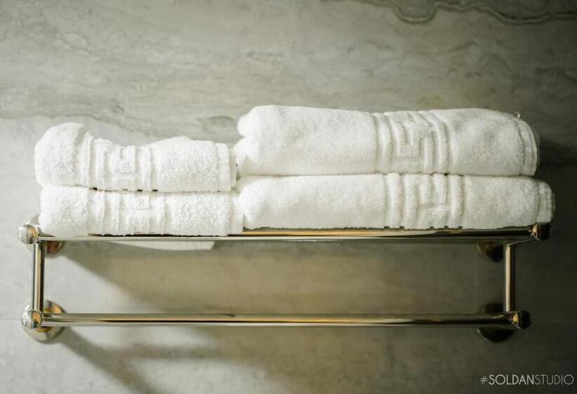 Pensão La Codrii Cajvanei