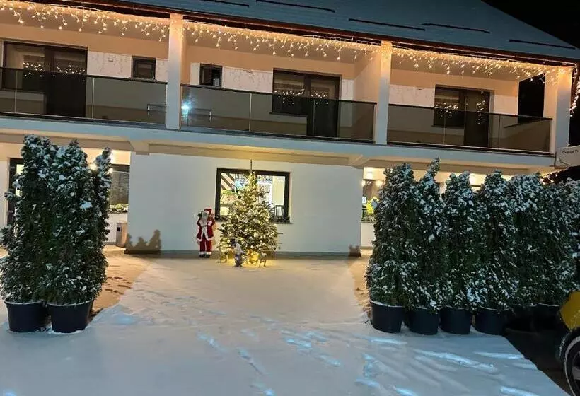 Majatalo La Codrii Cajvanei