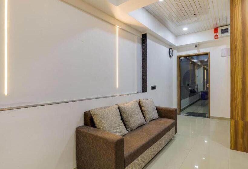 Collection O Hotel S. S. Plaza