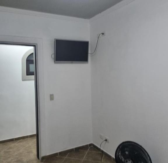 Hotel Hostel Anprado 7